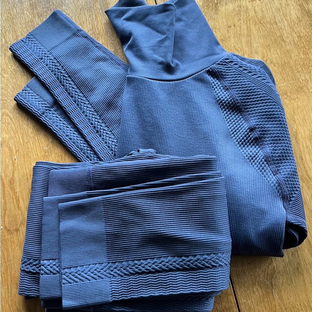 Like new MTA Sport women’s athletic apparel performance turtleneck & pant set